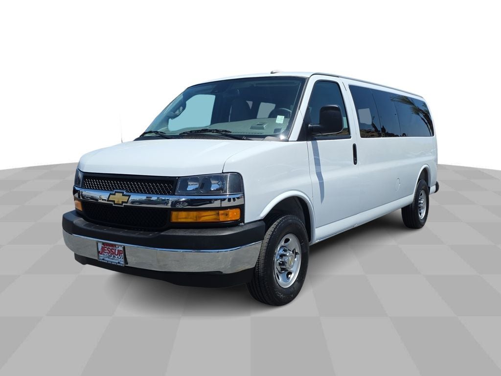 2025 Chevrolet Express 3500 LT Extended's photo