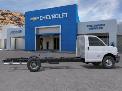 2025 Chevrolet Express Cutaway 3500 1WT