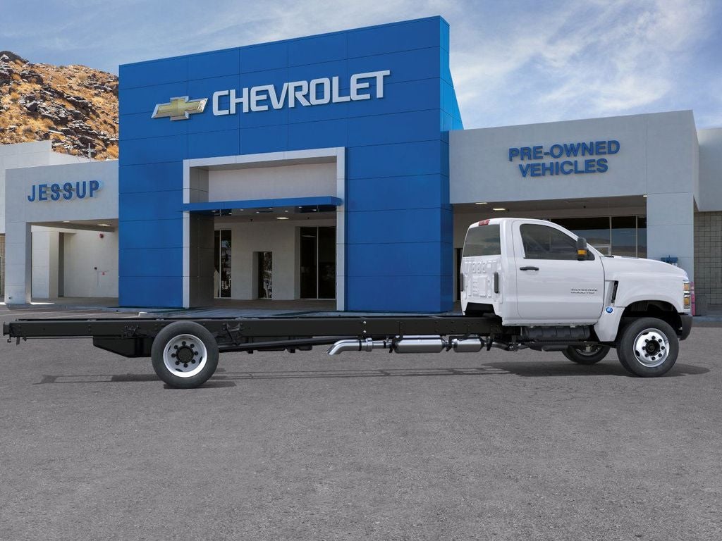2025 Chevrolet Silverado 6500 HD Work Truck