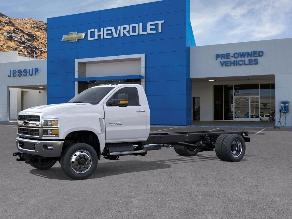 2025 Chevrolet Silverado 5500 HD Work Truck