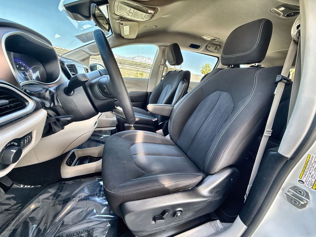 2024 Chrysler Voyager LX