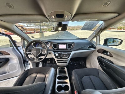 2024 Chrysler Voyager LX