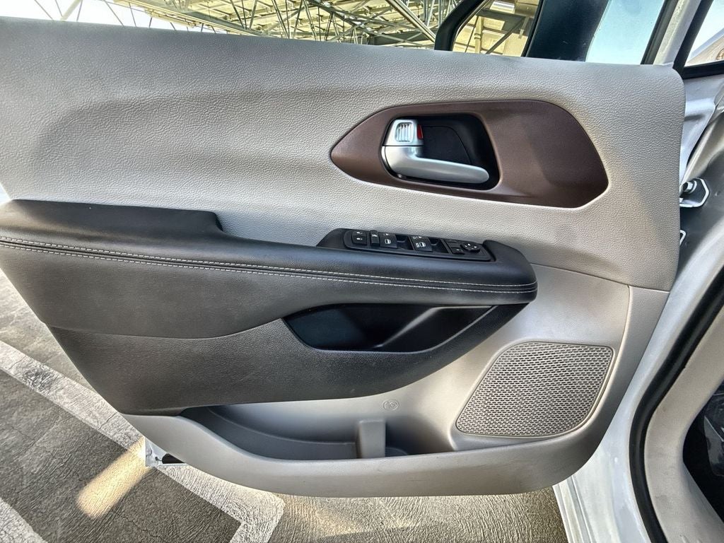 2024 Chrysler Voyager LX