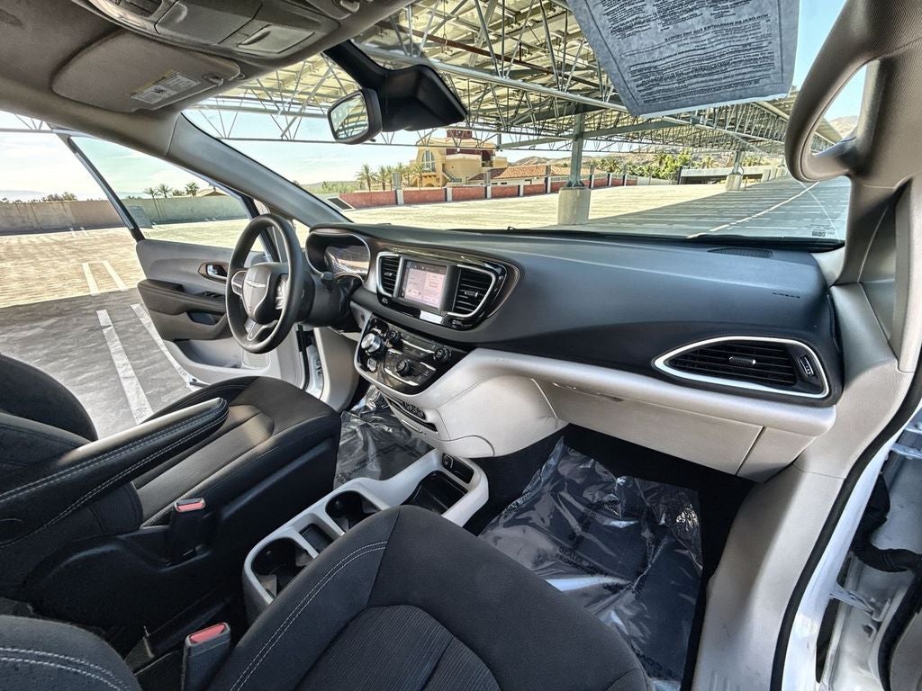 2024 Chrysler Voyager LX