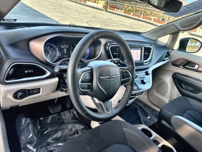 2024 Chrysler Voyager LX