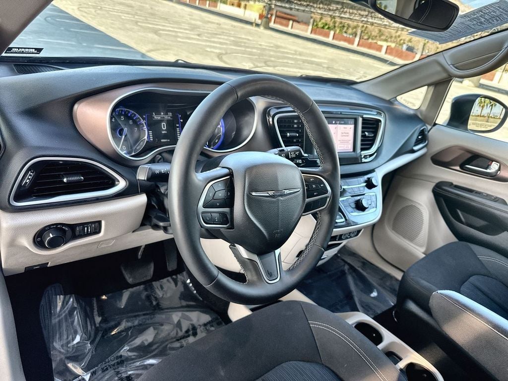 2024 Chrysler Voyager LX