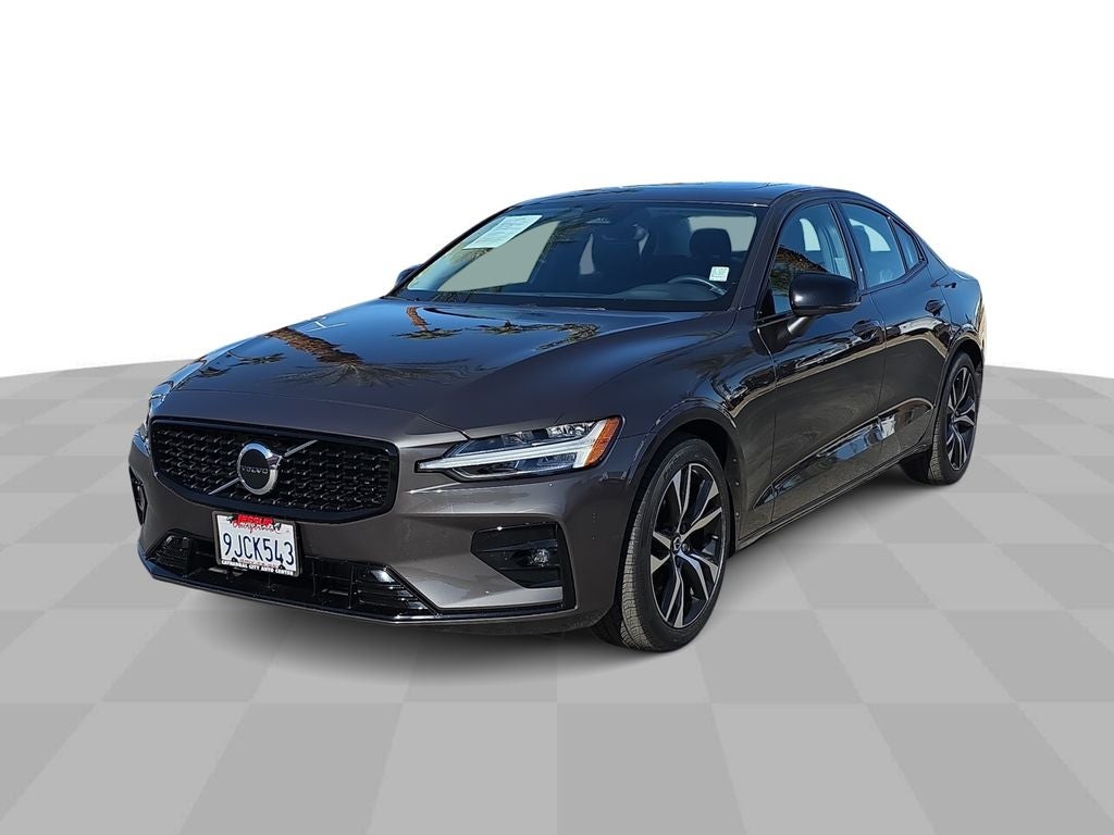 2024 Volvo S60 Core Dark Theme