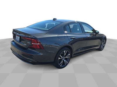 2024 Volvo S60 Core Dark Theme