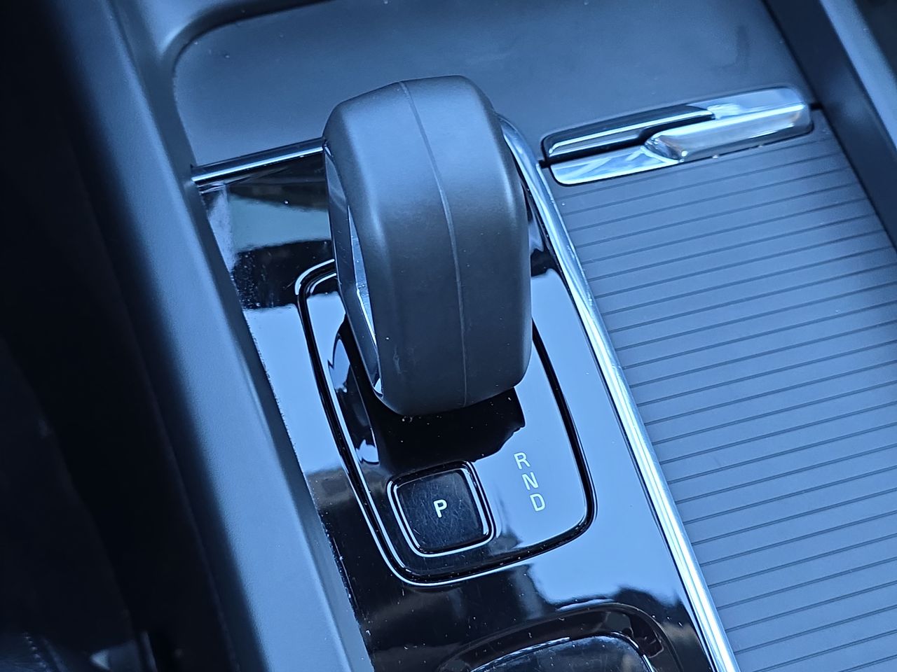 2024 Volvo S60 Core Dark Theme