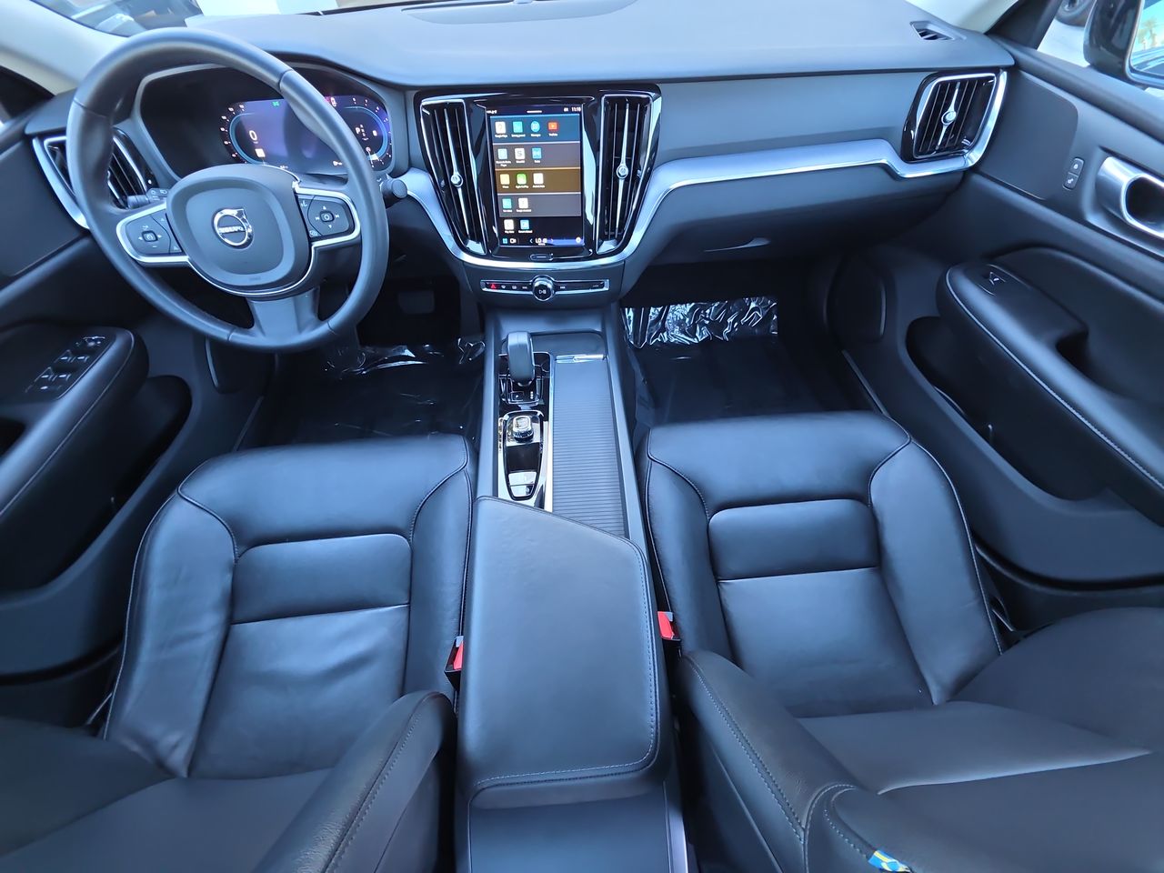 2024 Volvo S60 Core Dark Theme