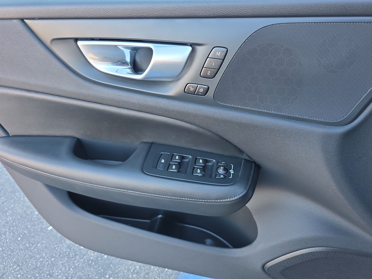 2024 Volvo S60 Core Dark Theme