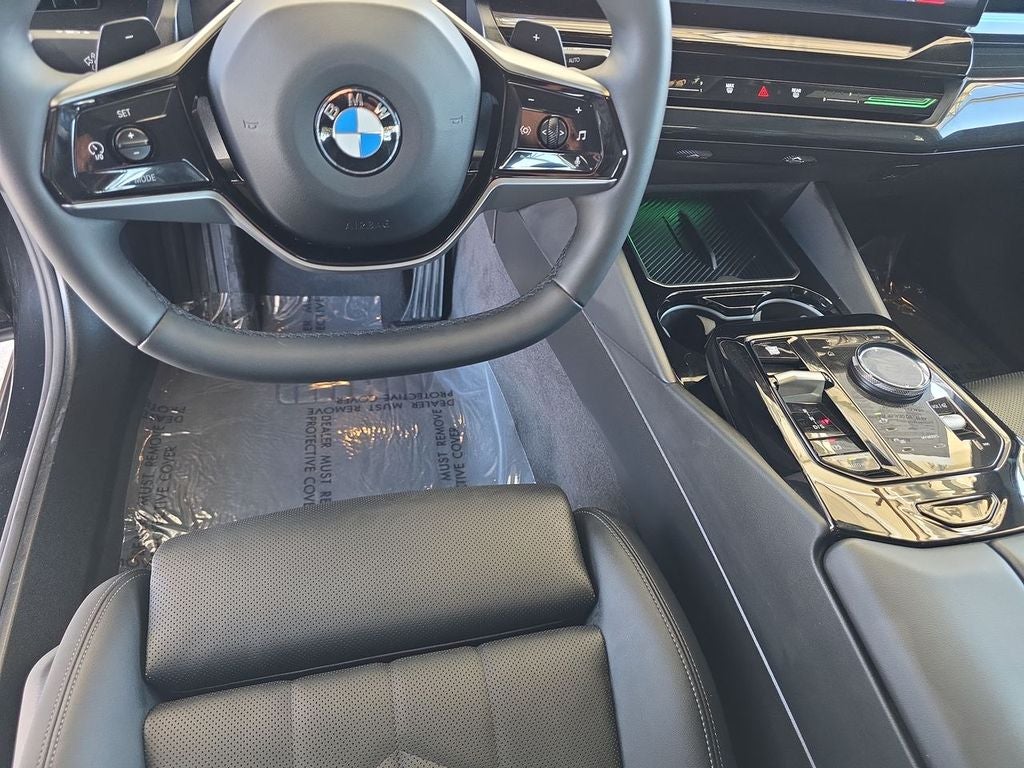 2025 BMW 5 Series 530i