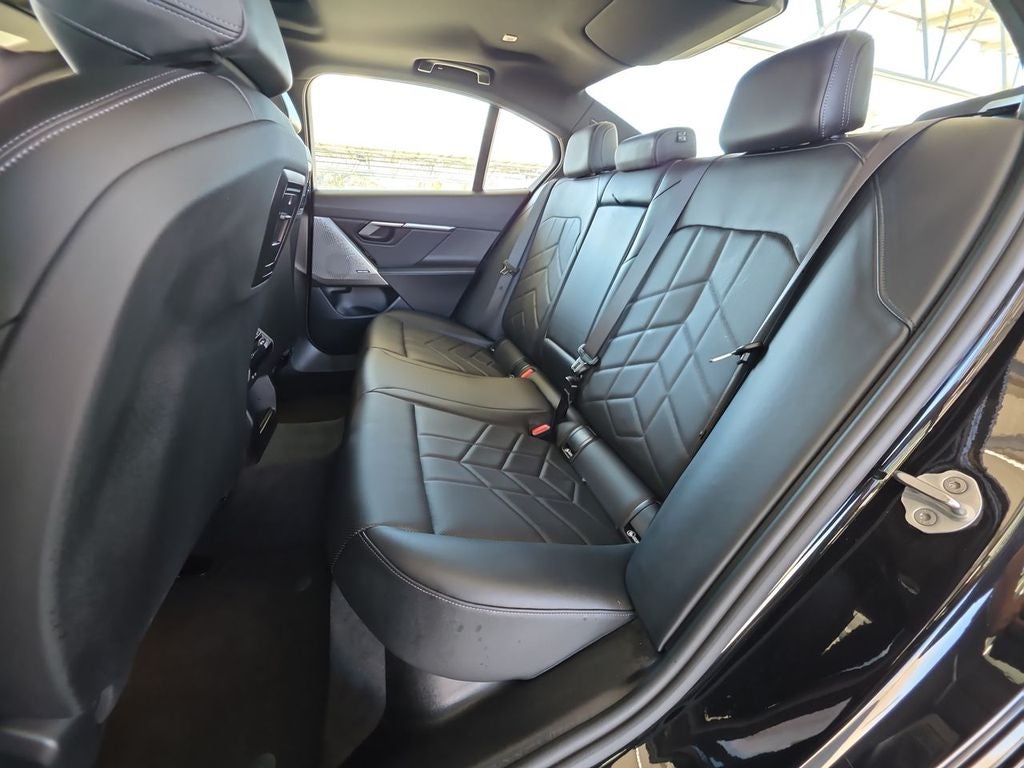 2025 BMW 5 Series 530i