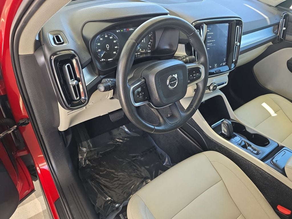 2019 Volvo XC40 T4 Momentum
