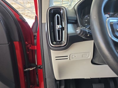 2019 Volvo XC40 T4 Momentum