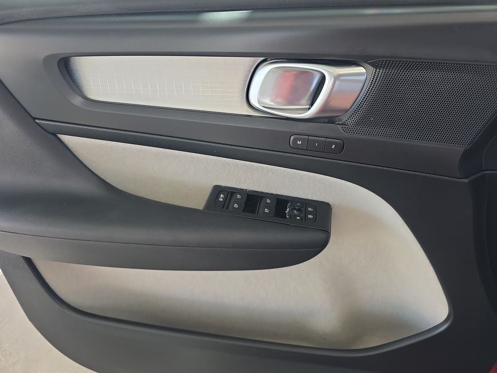 2019 Volvo XC40 T4 Momentum