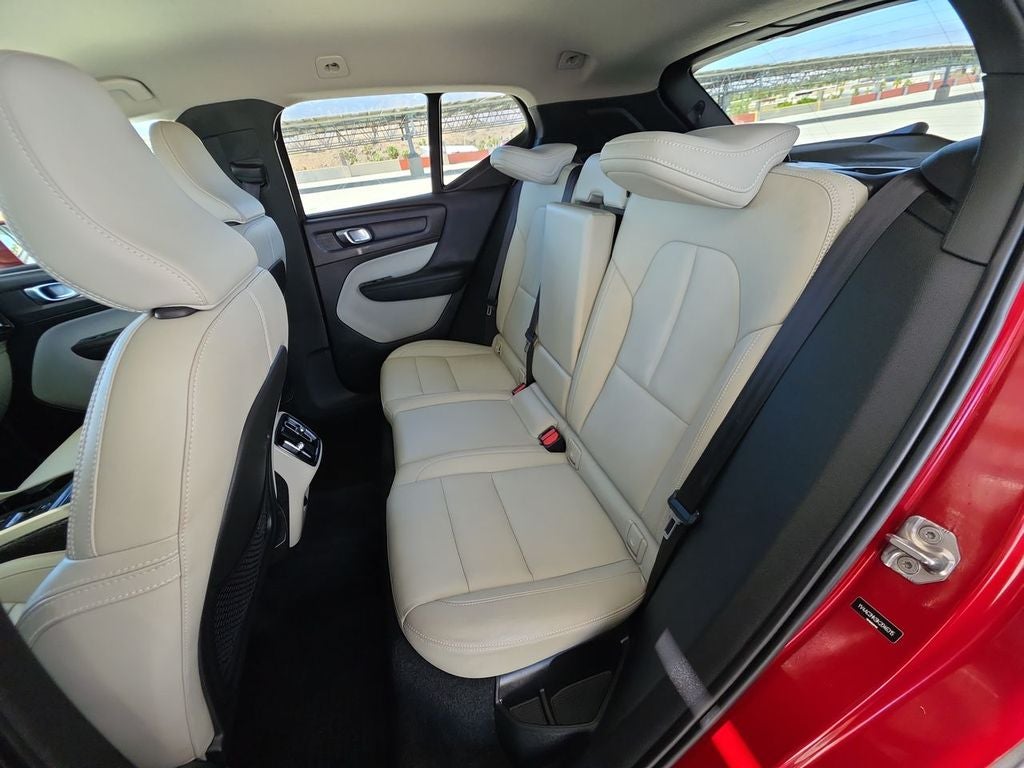 2019 Volvo XC40 T4 Momentum