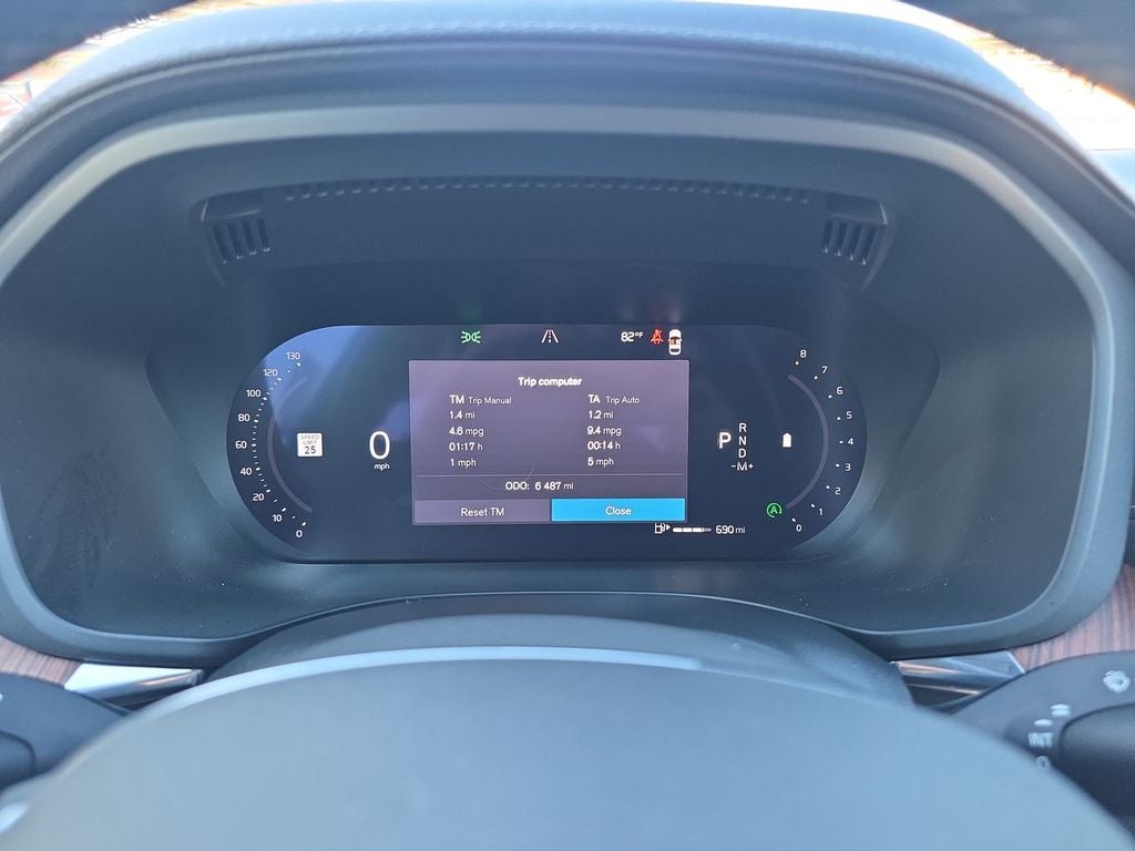 2025 Volvo XC60 B5 Ultra