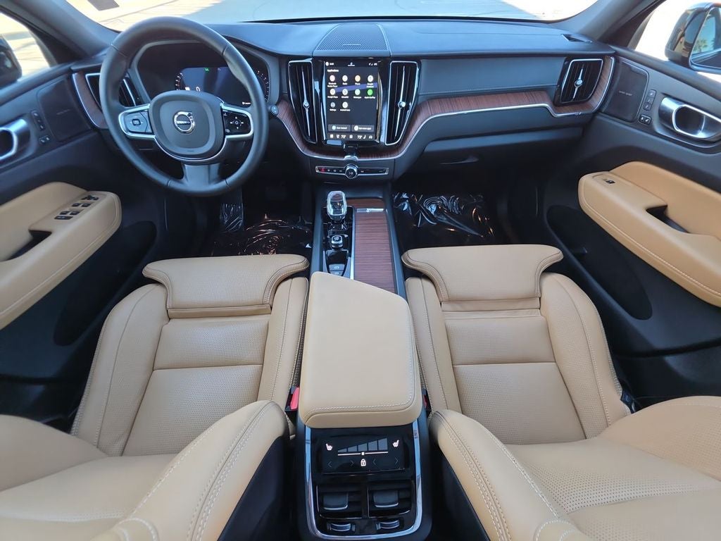 2025 Volvo XC60 B5 Ultra