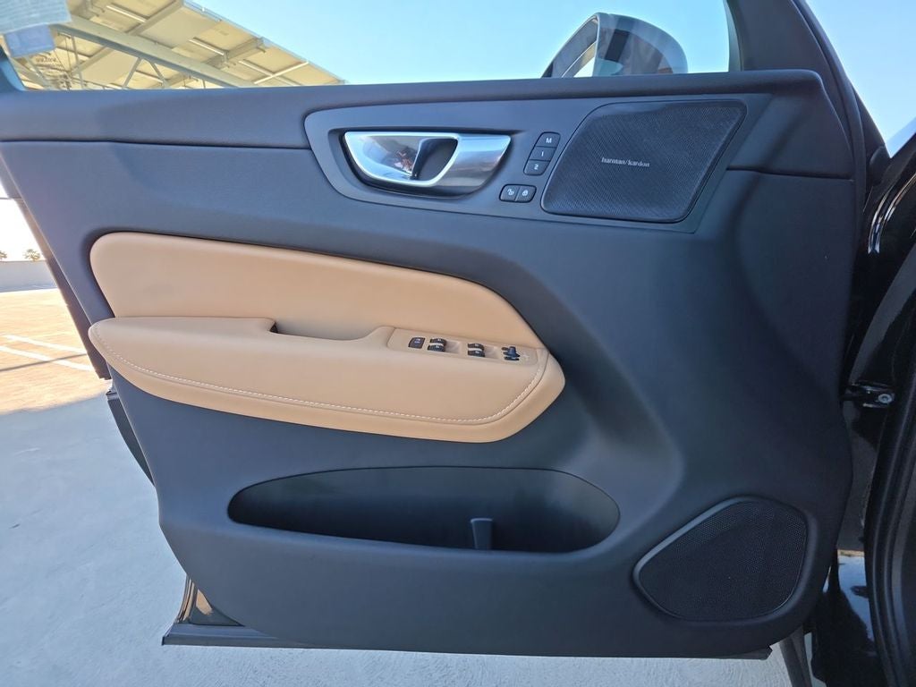 2025 Volvo XC60 B5 Ultra