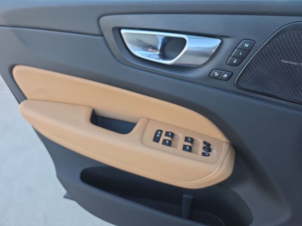 2025 Volvo XC60 B5 Ultra