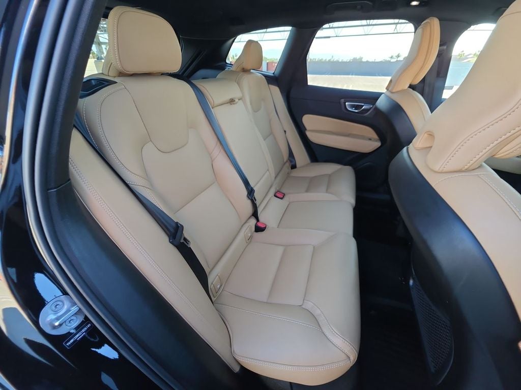 2025 Volvo XC60 B5 Ultra