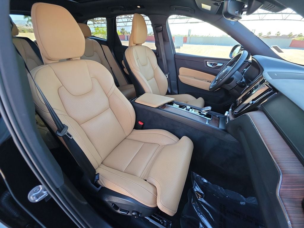 2025 Volvo XC60 B5 Ultra