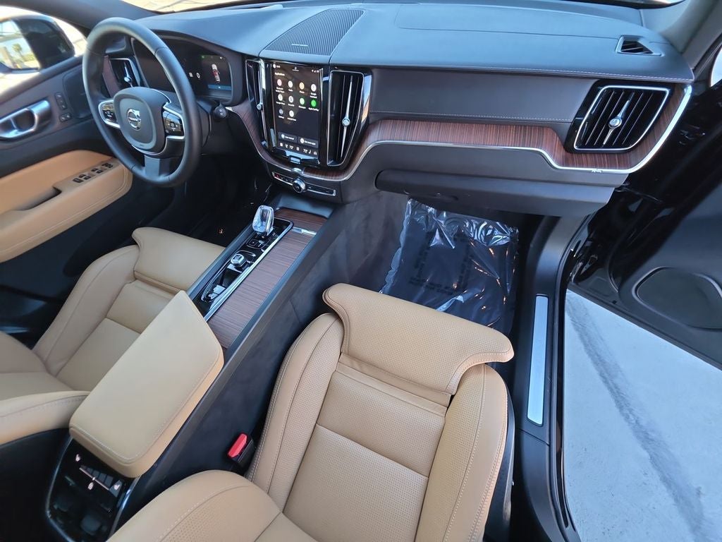 2025 Volvo XC60 B5 Ultra