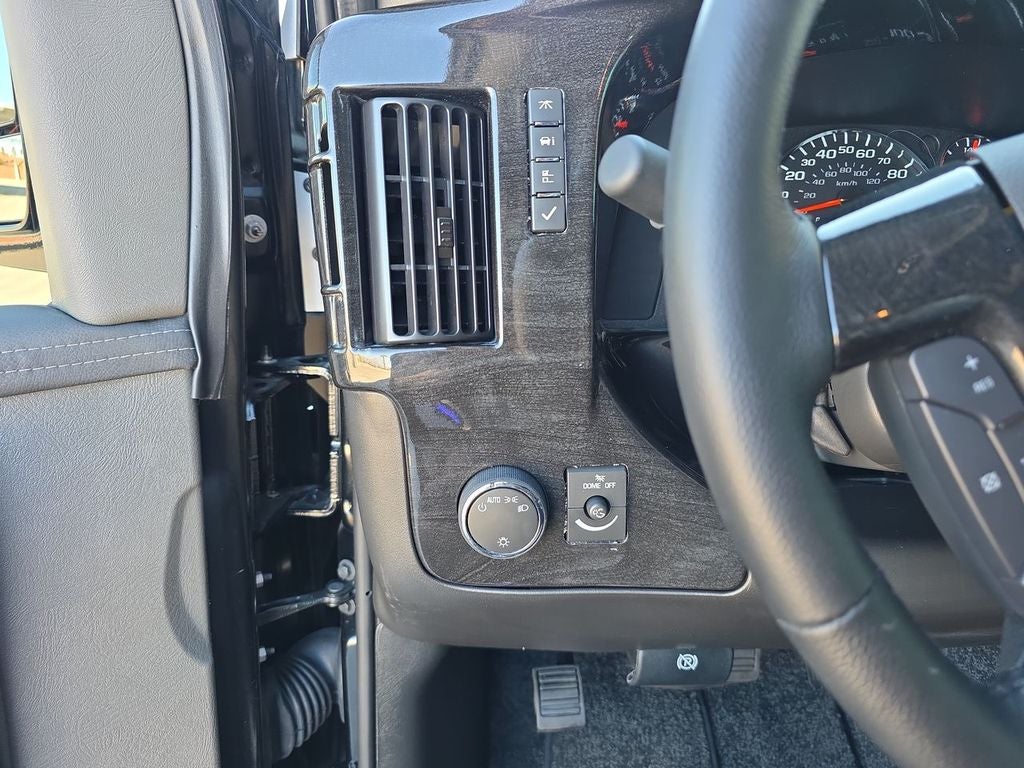 2025 Chevrolet Express Cargo WT