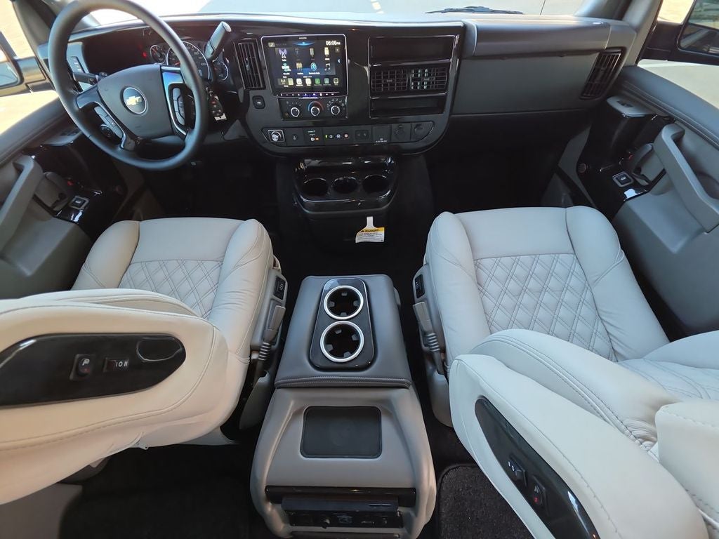 2025 Chevrolet Express Cargo WT