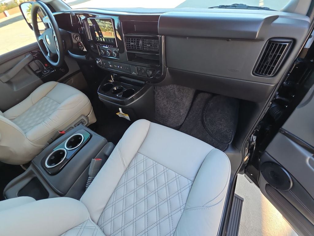 2025 Chevrolet Express Cargo WT