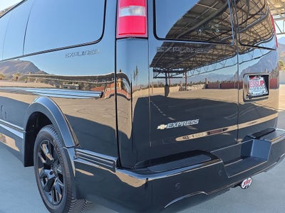 2025 Chevrolet Express Cargo WT