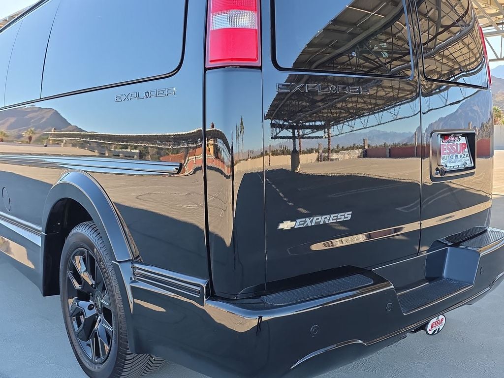 2025 Chevrolet Express Cargo WT