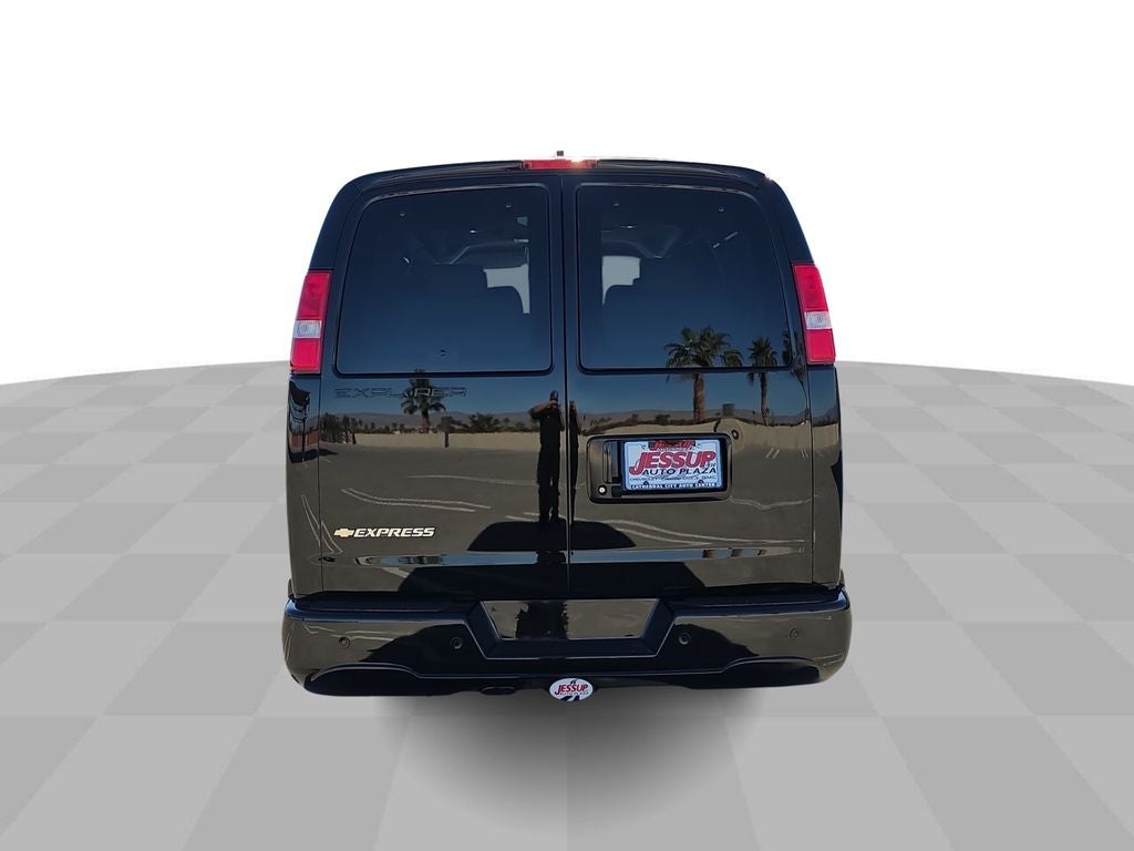 2025 Chevrolet Express Cargo WT