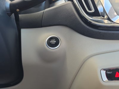 2019 Volvo XC40 T4 Momentum