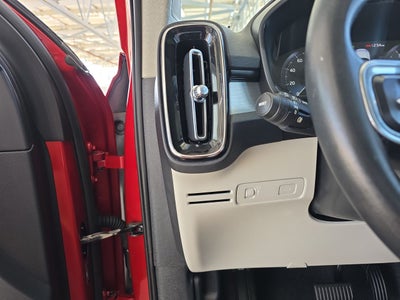 2019 Volvo XC40 T4 Momentum