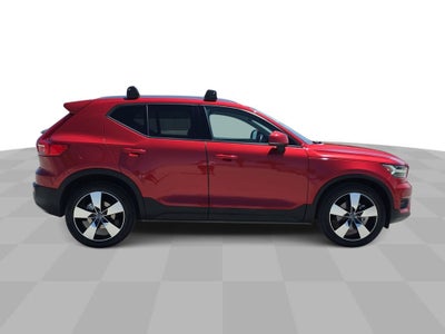 2019 Volvo XC40 T4 Momentum